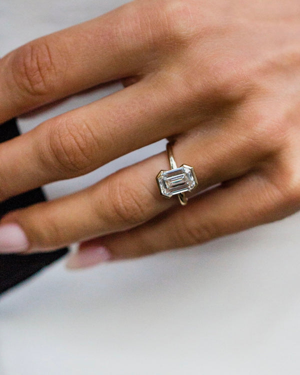 LUNA RING 2.99 CARAT EMERALD