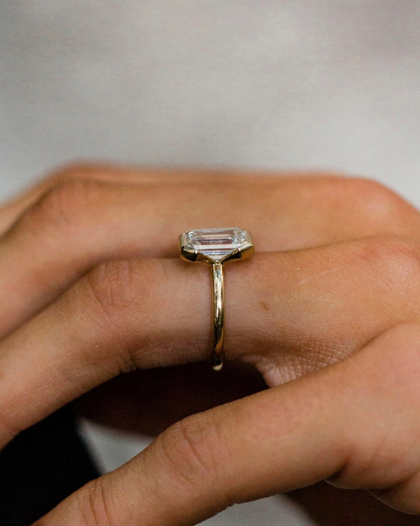 LUNA RING 2.99 CARAT EMERALD