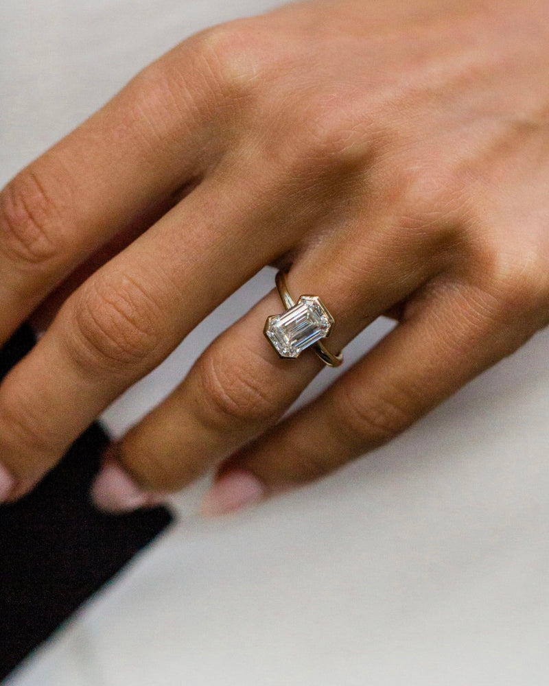 LUNA RING 2.99 CARAT EMERALD